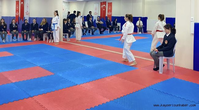 Karate Aday Hakemlik Kursu tamamlandı