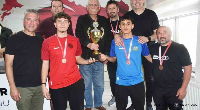 Kayseri Süper U-18 Ligi şampiyonları kupalarını aldı