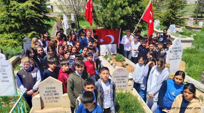 Tomarzalı şehit Urhan, mezarı başında anıldı