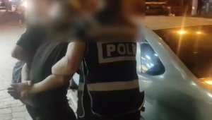 Trafikte tartıştığı kişiye tabanca gösteren şahıs yakalandı