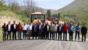 Yahyalı'da sıcak asfalt serimi başladı