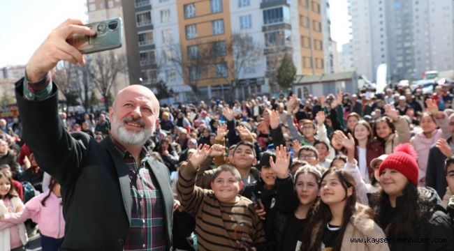 Başkan Çolakbayrakdar: "Evlatlarımızın geleceğine ışık tutuyoruz"