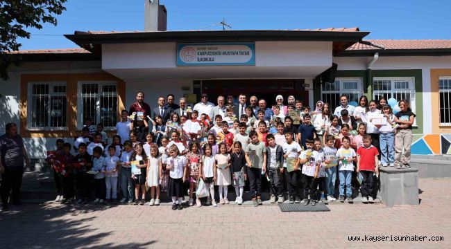 Başkan Özdoğan, öğrencilerin karne heyecanına ortak oldu