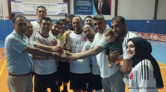 Develi'de voleybol coşkusu