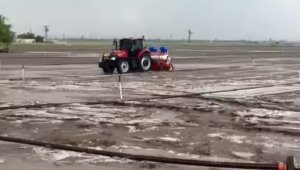 Dolu yağışı ekili alanlara zarar verdi