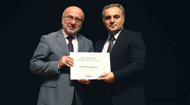 ERÜ'de "2024 Yılı Araştırma Performansı Değerlendirme Toplantısı ve Ödül Töreni" düzenlendi