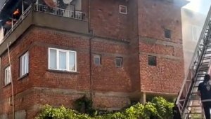 İki katlı evde çıkan yangın korkuttu