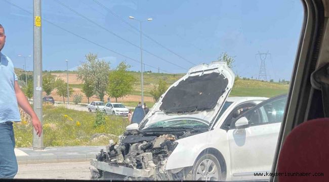 İki otomobil kafa kafaya çarpıştı: 8 yaralı