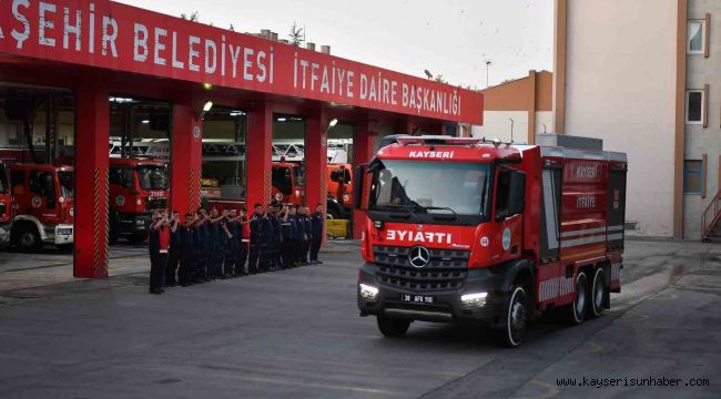 Kayseri itfaiyesi yangınla mücadele için Manisa'ya gitti