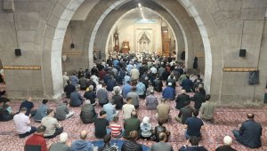 Kayseri'de Bayram Namazı'nda camiler doldu