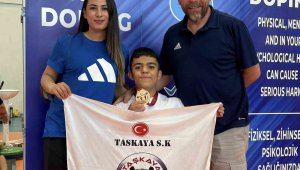 Kayserili bedensel engelli haltercilerden iki altın madalya