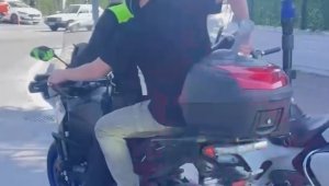 LGS'ye geç kalan öğrencileri polis yetiştirdi