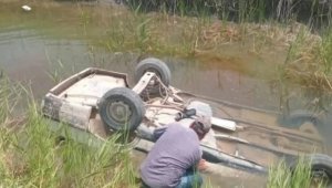 Sulama kanalına düşen otomobilin sürücüsü hayatını kaybetti
