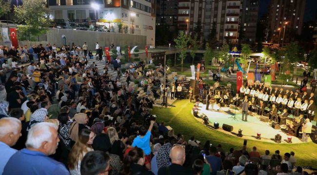 Talas'ta babalar günü coşkusu 'Hoş Seda' ile yaşandı