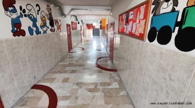 Tayini çıkan okul müdüründen örnek davranış