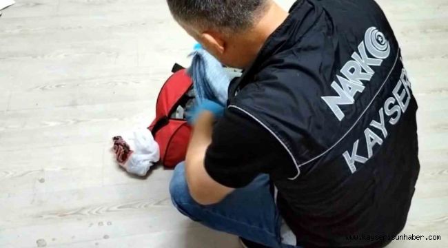 Zehir tacirleri polisten kaçamadı
