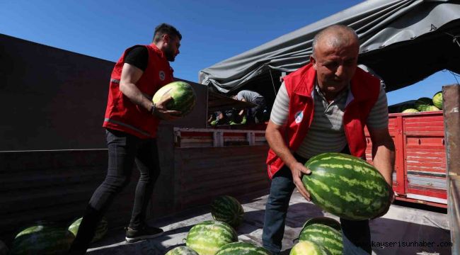Başkan Büyükkılıç'tan yaz sıcaklarında gönüllere dokunan destek