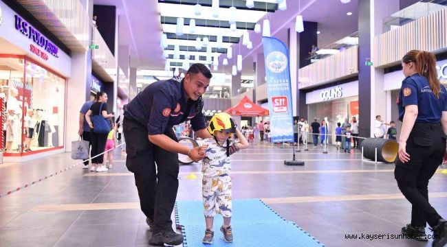 Büyükşehir İtfaiye'den AVM'de miniklere eğlence dolu eğitim