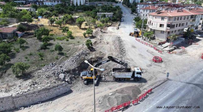 Erciyes Mahallesi'nde yol genişletme çalışmaları sürüyor