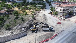 Erciyes Mahallesi'nde yol genişletme çalışmaları sürüyor