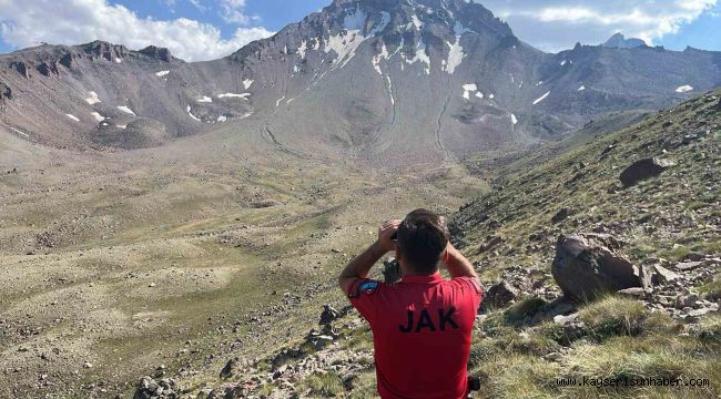 Erciyes'e zirve tırmanışı yapan dağcı mahsur kaldı