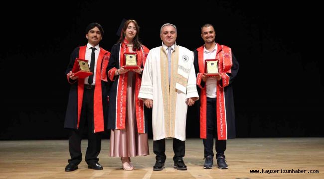 ERÜ Edebiyat Fakültesi mezuniyet sevinci