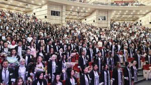 ERÜ'de genç iletişimciler mezun oldu