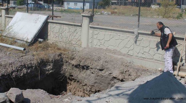 Foseptik inşaatında üzerine taş düşen işçi yaralandı