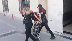 Hırsızlıktan aranan kadınlar yakalandı