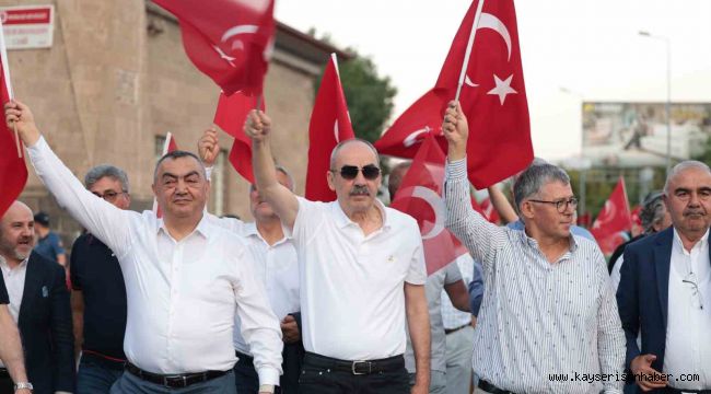 Kayseri iş dünyası milletin zaferini Cumhuriyet Meydanı'nda sahiplenmeye devam etti