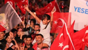 Kayseri'de 15 Temmuz'da vatandaşlar Cumhuriyet Meydanı'nı doldurdu