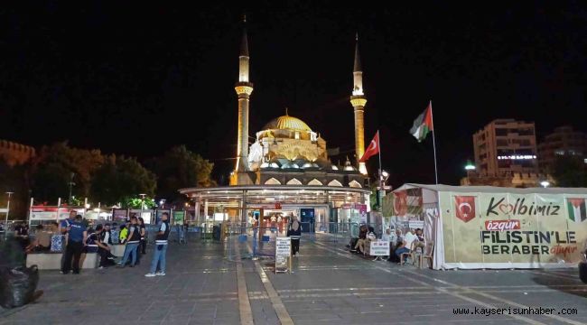 Kayseri'deki tüm camilerde 15 Temmuz'un yıl dönümünde selalar okundu