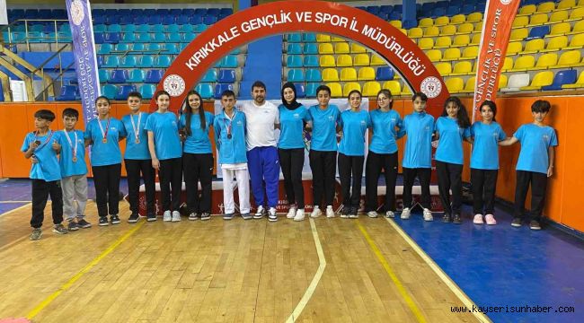 Kayserili karatecilerden 10 madalya