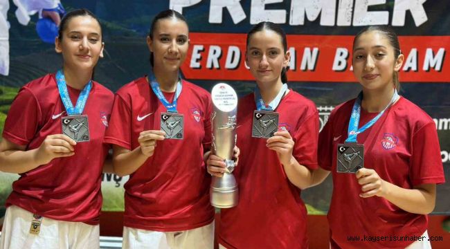 Kayserili karatecilerden 5 madalya