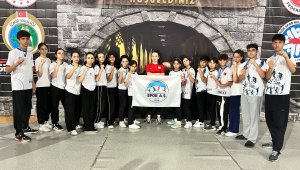 Kayserili minik Kick Boks sporcuları 4 madalya ile döndü