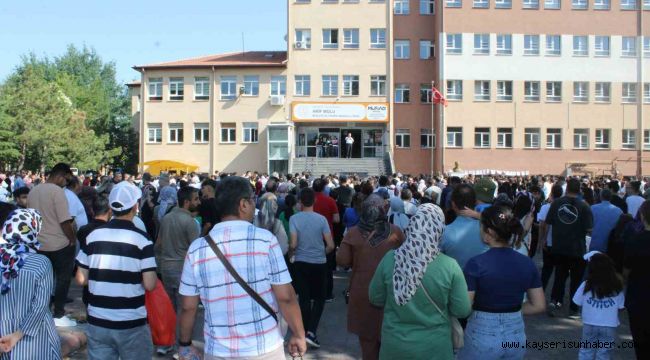 LGS'de tam puan alan 719 öğrencinin 17'si Kayseri'den