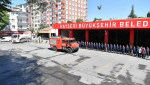 Manisa ve İzmir'deki yangınlara müdahale eden kahraman itfaiyeciler Kayseri'ye döndü