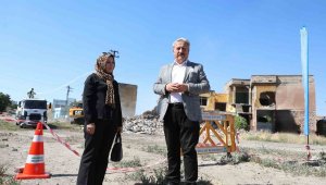 Melikgazi'de metruk 5 yapı yıkıldı
