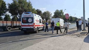 Minibüs kamyona arkadan çarptı: 1 yaralı