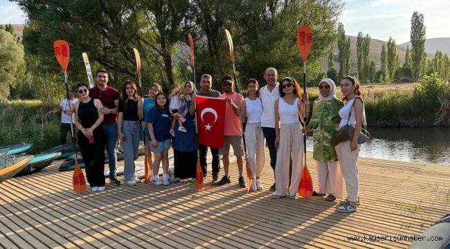 Zamantı Irmağı'nda şehit yakınları ve gaziler ücretsiz kanoya bindirildi