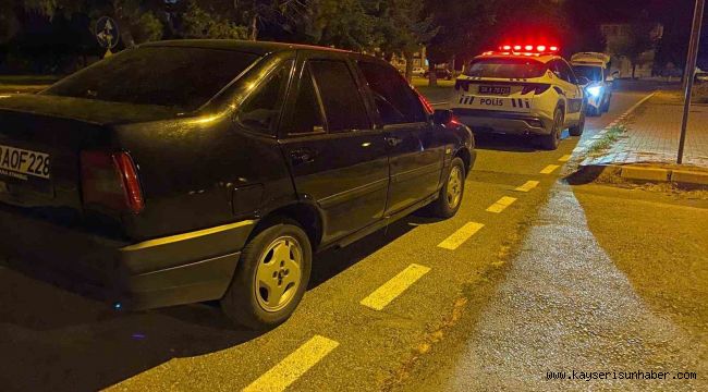 'Dur' ihtarına uymayan ehliyetsiz sürücü yakalandı