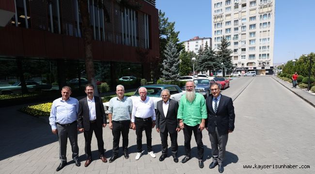 Başkan Büyükkılıç'a ziyaretçi akını