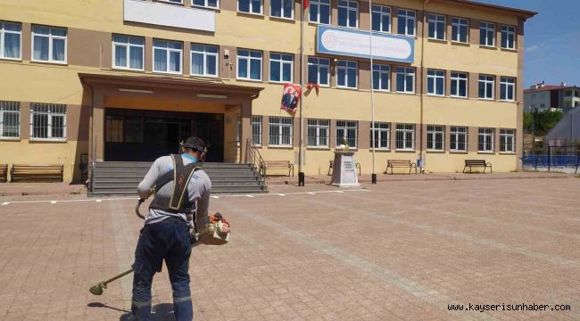 Başkan Özdoğan: "Çocuklarımız yeni döneme tertemiz okullarda başlayacak"