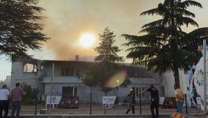 Kayseri'de hırdavat dükkanındaki yangın fabrikaya sıçradı