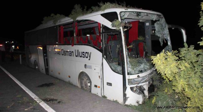 Kayseri'de yolcu otobüsü kaza yaptı: Ölü ve yaralılar var