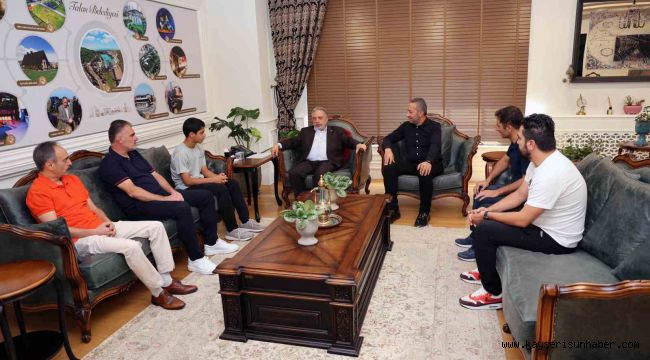 Talas Belediyespor'un gururu Mustafa Çiğdem'den Başkan Yalçın'a ziyaret