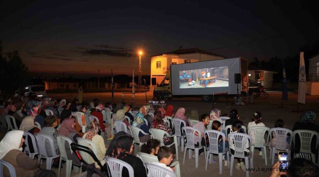 Talas kırsalında yazlık sinema keyfi