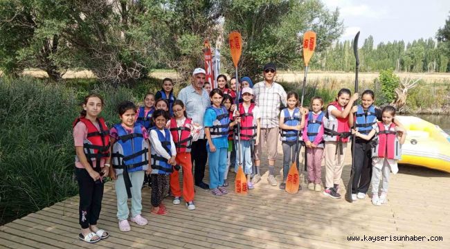 Tomarza'da Kuran kursu öğrencilerine kano hediyesi