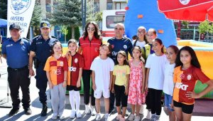 Tomarza'da "Bağımlılıkla Mücadele Yürüyüşü" düzenlendi