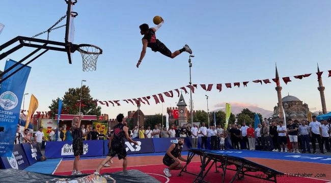 Uluslararası Basketbol turnuvası devam ediyor